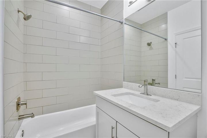 Upstairs full bath
