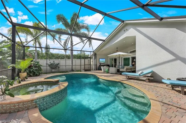 Beautiful Salt Water Pool and Spa.
