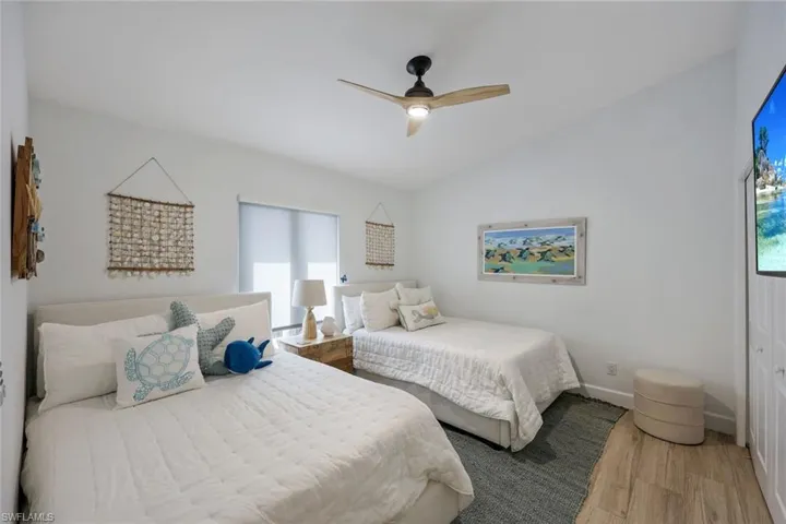 Guest bedroom.