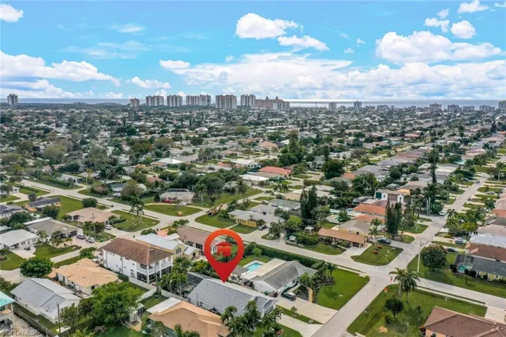 Naples Park location, close to shopping, dining and the beaches. Ritz Carlton i the background.