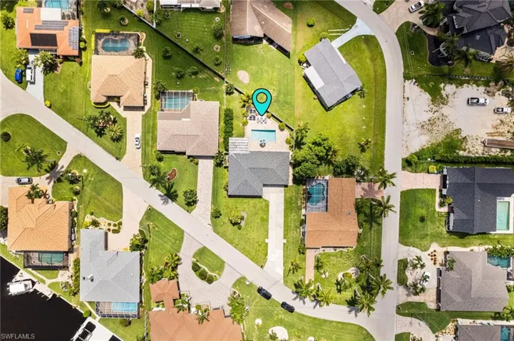 Birds eye view of property