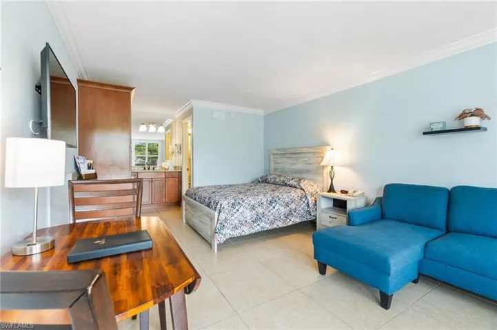 2555 9th St N # 204, Naples, Florida 34103
