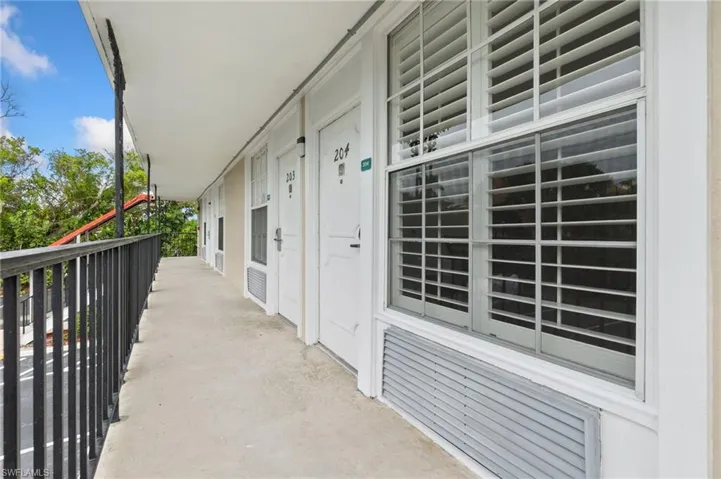2555 9th St N # 204, Naples, Florida 34103