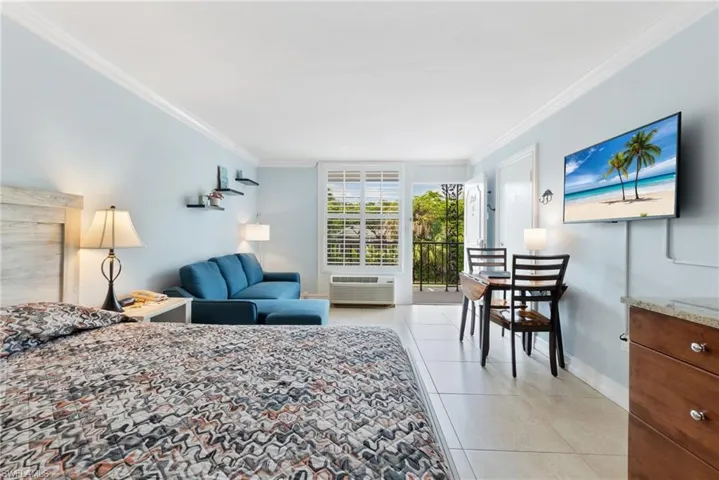 2555 9th St N # 204, Naples, Florida 34103