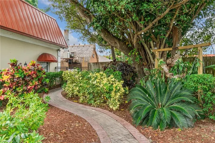 2555 9th St N # 204, Naples, Florida 34103