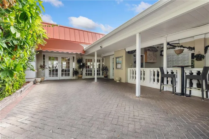 2555 9th St N # 204, Naples, Florida 34103