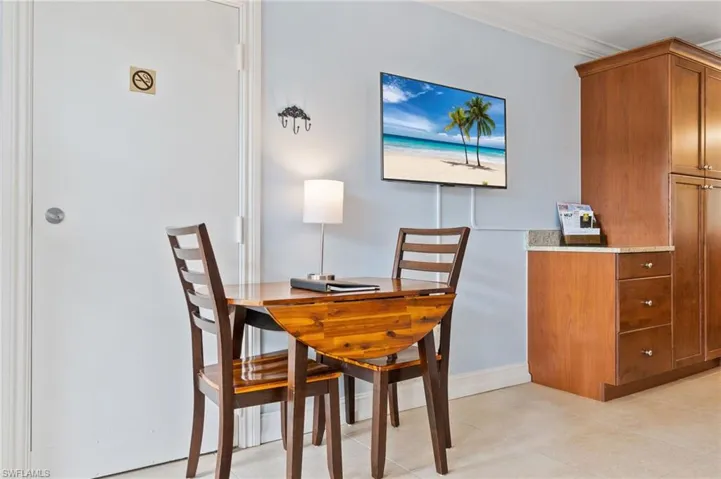 2555 9th St N # 204, Naples, Florida 34103