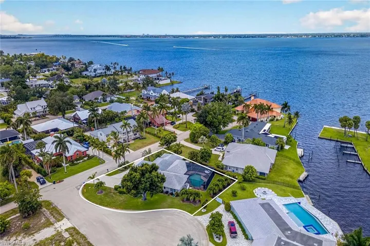 8390 Riviera Ave, Fort Myers, Florida 33919