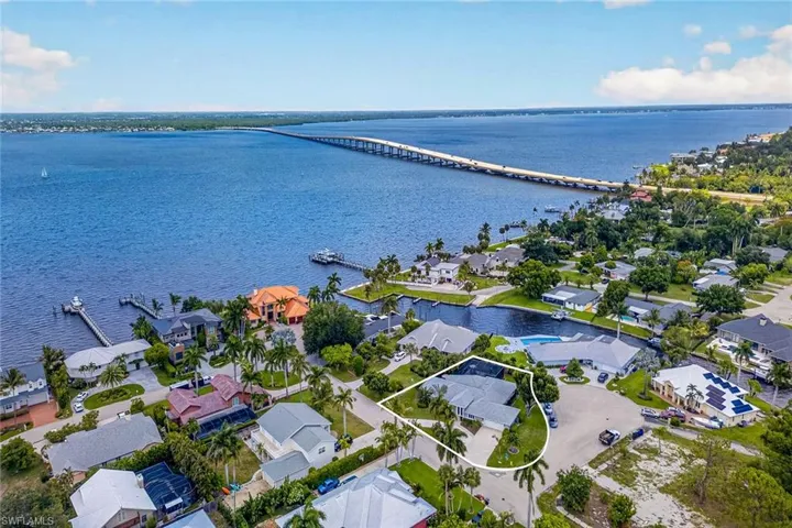 8390 Riviera Ave, Fort Myers, Florida 33919