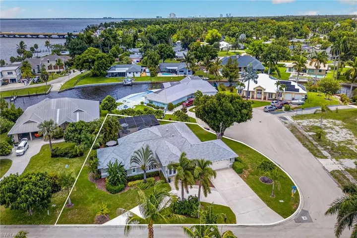 8390 Riviera Ave, Fort Myers, Florida 33919