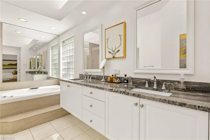 3872  CLIPPER COVE  DR, Naples, FL 34112
