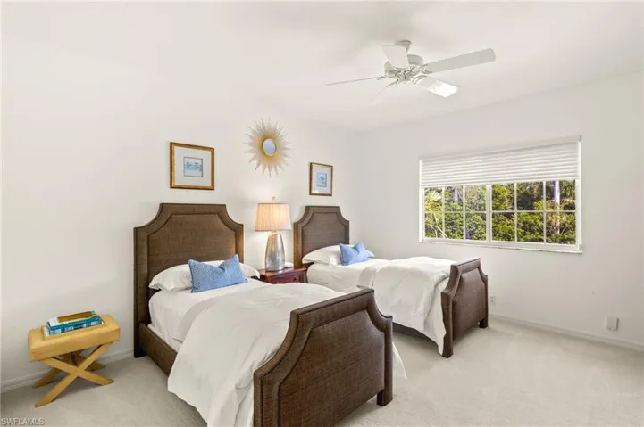 3872  CLIPPER COVE  DR, Naples, FL 34112