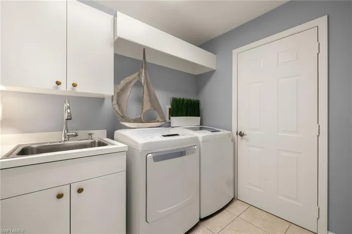 3872  CLIPPER COVE  DR, Naples, FL 34112