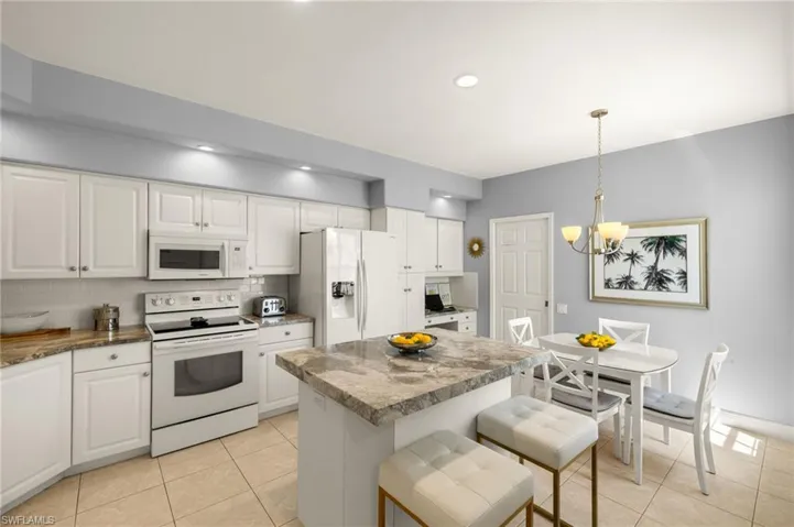 3872  CLIPPER COVE  DR, Naples, FL 34112