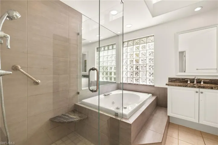 3872  CLIPPER COVE  DR, Naples, FL 34112