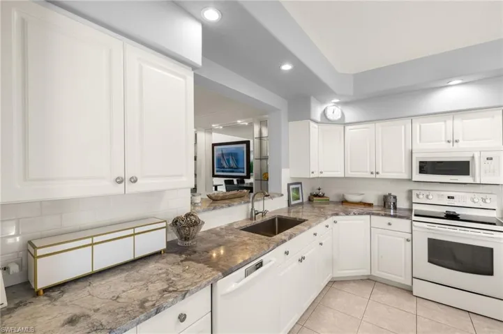 3872  CLIPPER COVE  DR, Naples, FL 34112