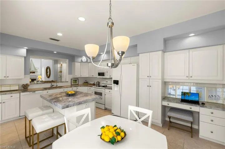 3872  CLIPPER COVE  DR, Naples, FL 34112