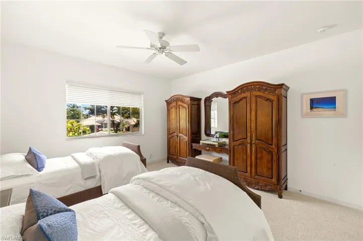 3872  CLIPPER COVE  DR, Naples, FL 34112