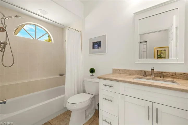 3872  CLIPPER COVE  DR, Naples, FL 34112
