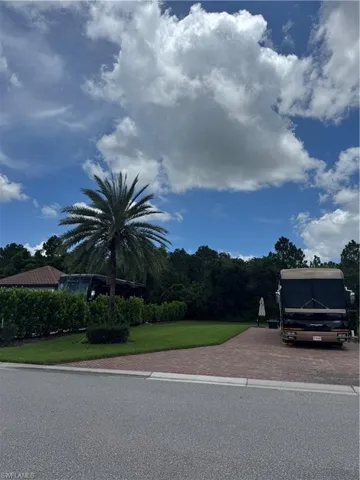 View of front of house with a front yard