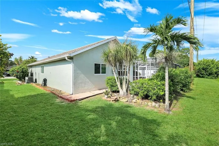 9814 Country Oaks Dr, Fort Myers, Florida 33967