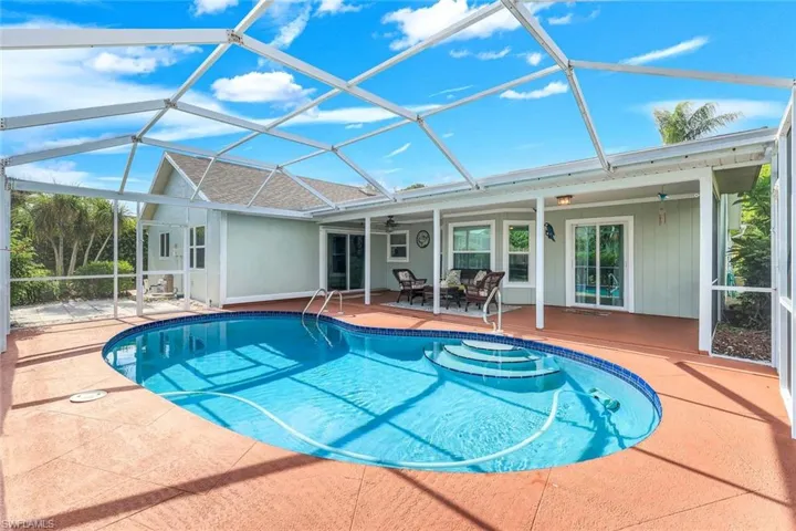 9814 Country Oaks Dr, Fort Myers, Florida 33967
