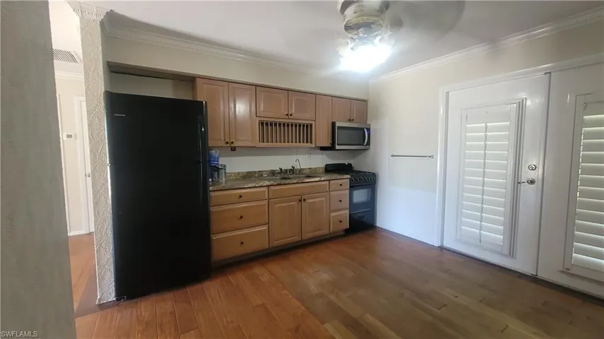 Eat in kitchen