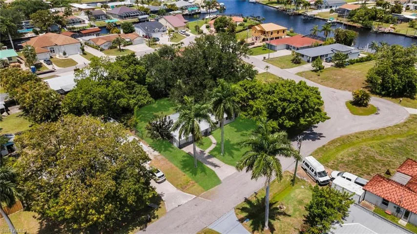 2085 E Tobago  CIR, Fort Myers, FL 33905