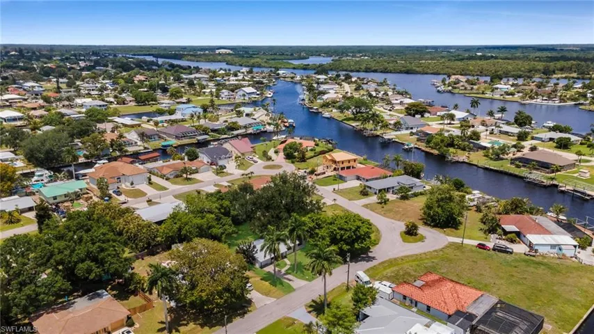 2085 E Tobago  CIR, Fort Myers, FL 33905