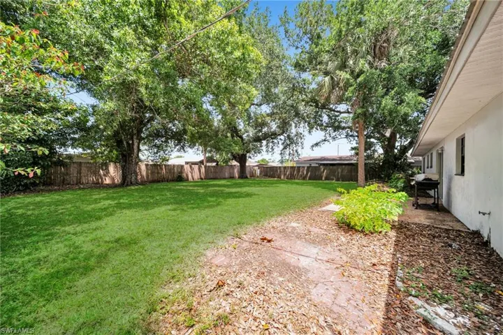 2085 E Tobago  CIR, Fort Myers, FL 33905