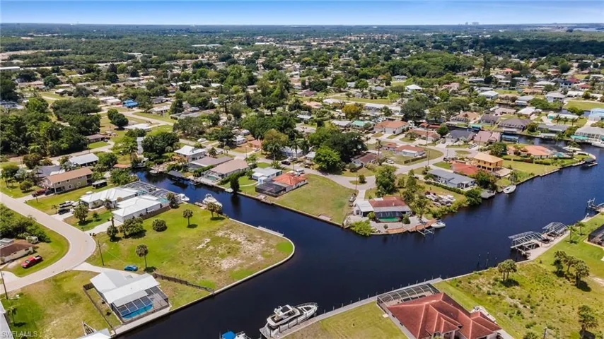 2085 E Tobago  CIR, Fort Myers, FL 33905