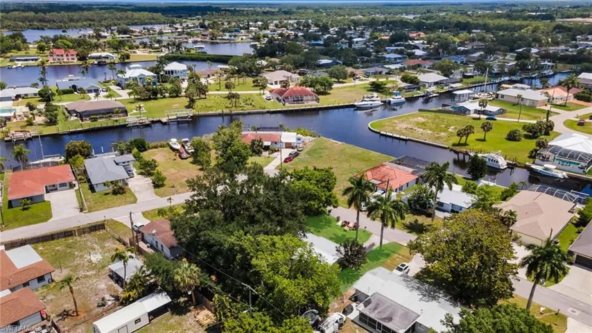 2085 E Tobago  CIR, Fort Myers, FL 33905