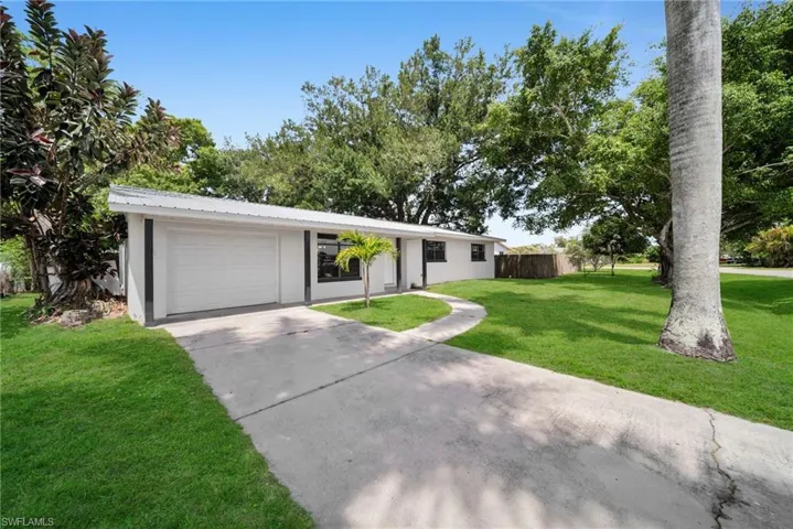 2085 E Tobago  CIR, Fort Myers, FL 33905