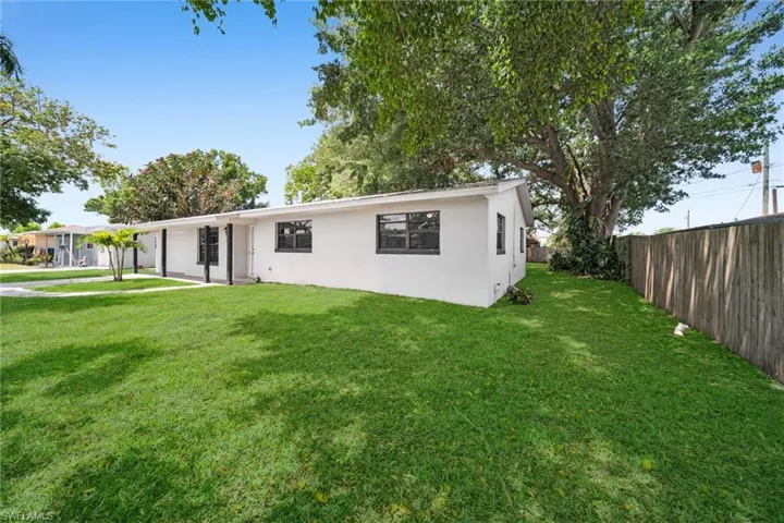 2085 E Tobago  CIR, Fort Myers, FL 33905