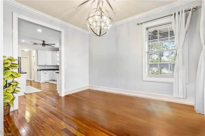 Dining Room (empty view)