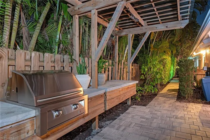 4875 Whispering Pine Way, Naples, Florida 34103