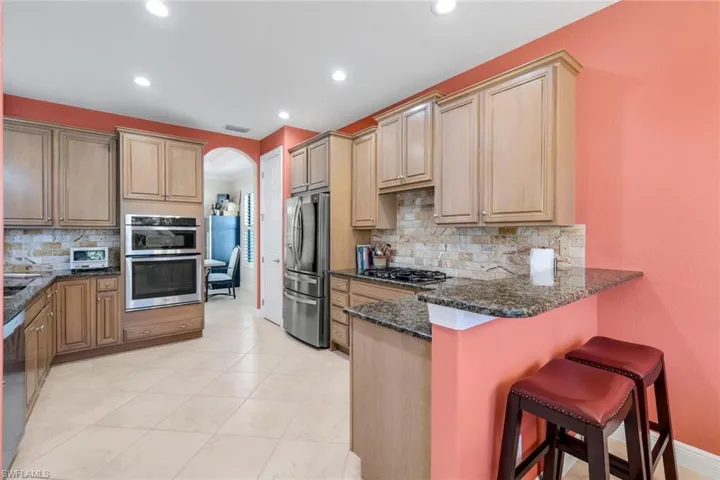 Natural GAS Cooking, excellent open kitchen great for entertaining