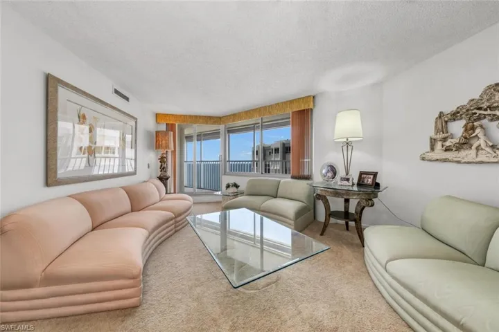 Spectacular View with spacious Living Area, open to Lanai