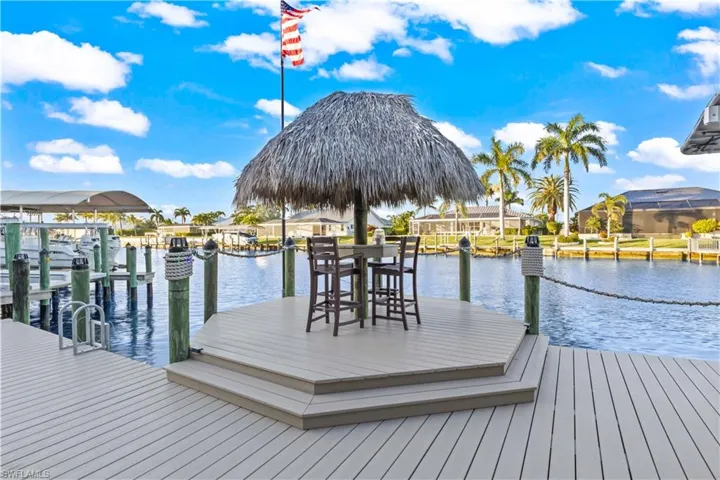 Tiki Hut and extensive outdoor area!