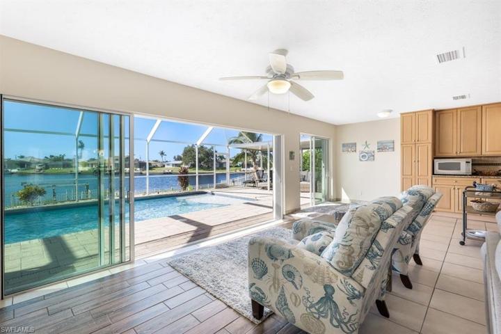 Beautiful view from Living area to the intersecting canals