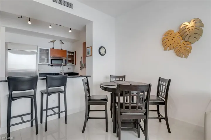 Breakfast bar and dining space