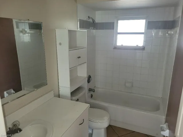 208 Nw 4th Ave, Cape Coral, Florida 33993