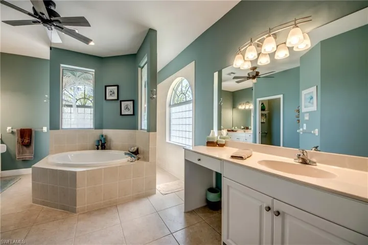 2120 Sw 8th Pl, Cape Coral, Florida 33991
