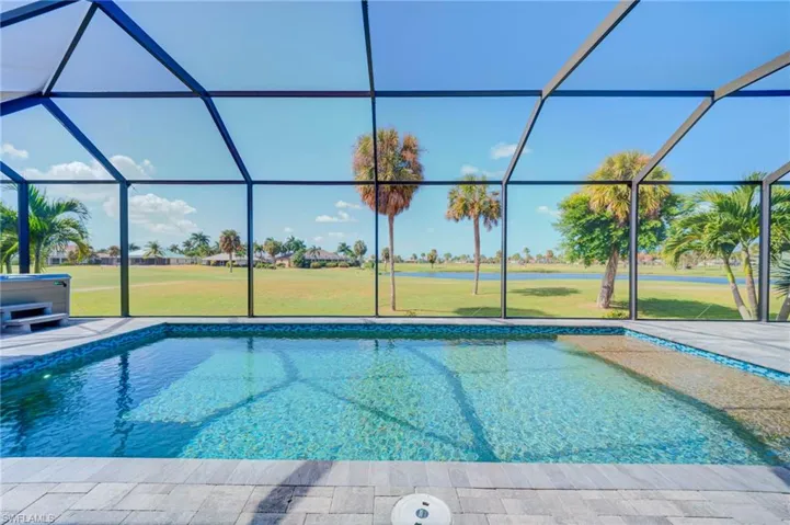 POOL/LANAI