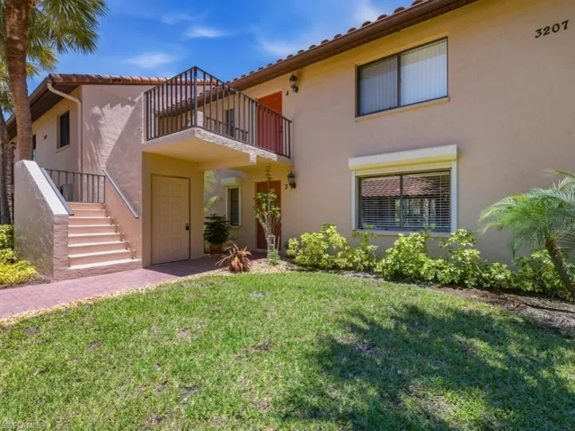 3207  Horse Carriage  WAY, Naples, FL 34105