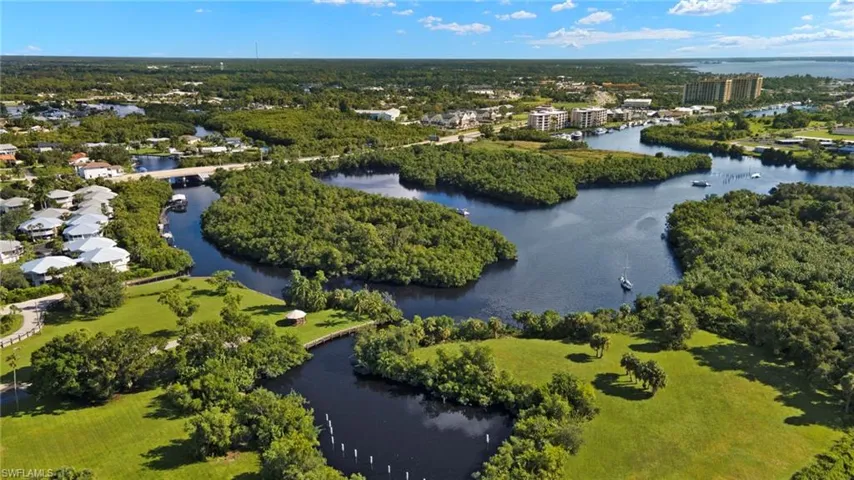 COmmunity Boat Ramp w direct access to the Caloosahatchee River, no bridges