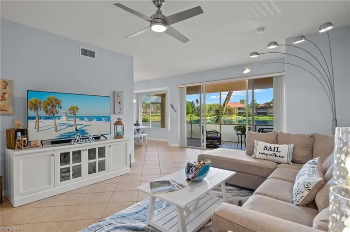 Living Room w/beautiful lake view
