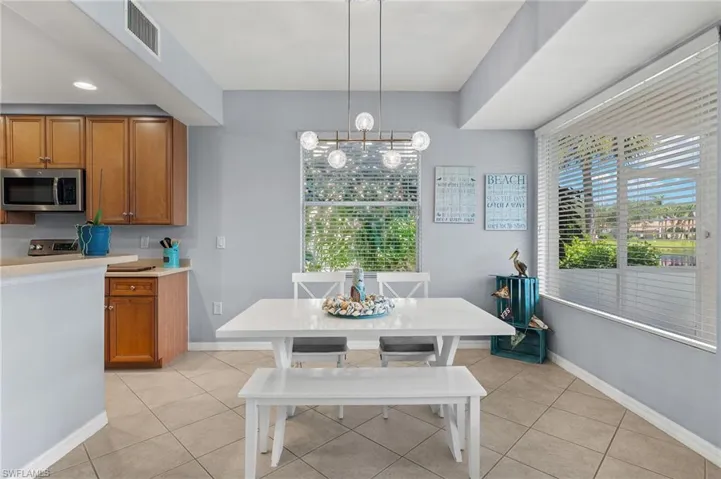 Breakfast area w/beautiful lake view