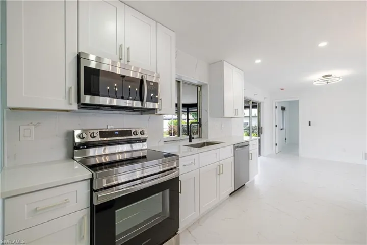 2285 SE 28th  ST, Cape Coral, FL 33904