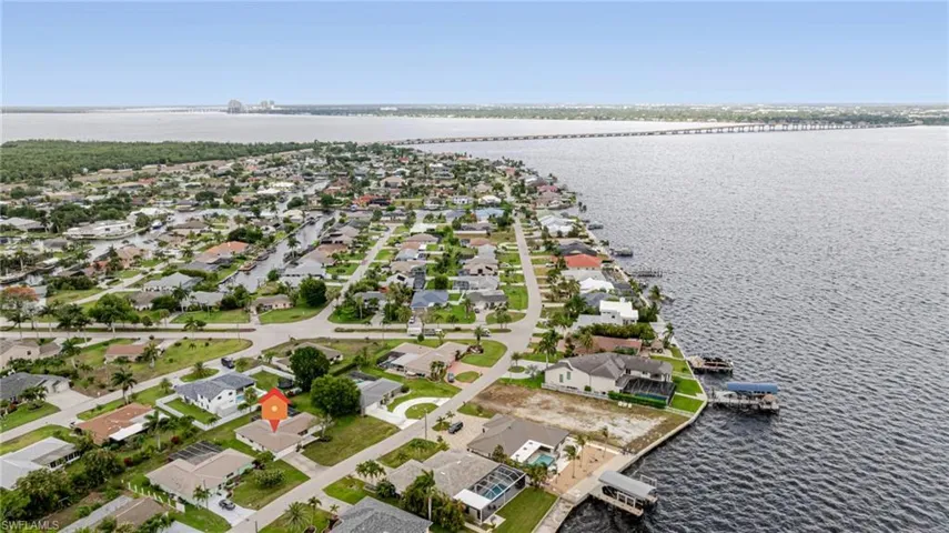 2285 SE 28th  ST, Cape Coral, FL 33904